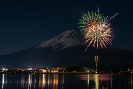 河口湖で唯一の湖上レストラン、河口湖冬花火がutf-8