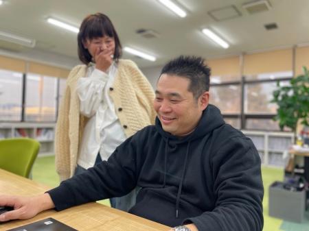 神奈川のドア製造メーカー、パーカー着用を職場で解禁