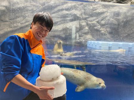 【上越市立水族博物館 うみがたり】「鏡開き給餌」開