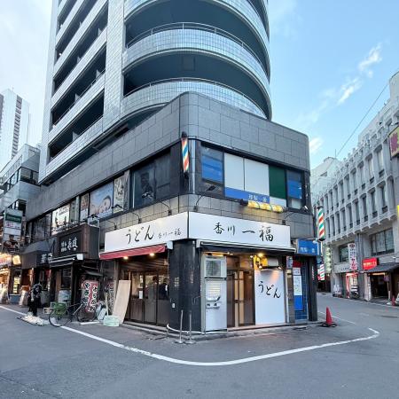 オフィス街に現れた有名店！神田の味をベースにした、