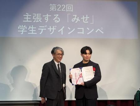 東京工芸大学芸術学部デザイン学科3年生のHWANG utf-8