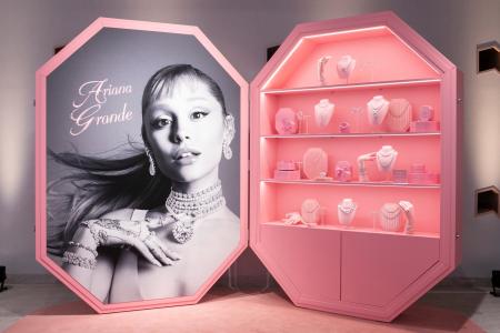 Ariana Grande x Swarovski Capsuleコレクションのロ