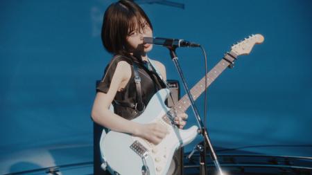 ＜フェンダー＞Rei 新シグネイチャーモデルのプロモー
