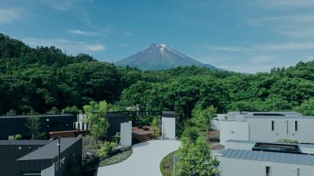 トレーラーハウスを採用した高級ホテル「BLANC FUJI」