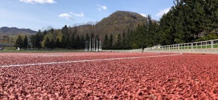 建設業界の未来をひらく、公園や陸上競技場のトラック