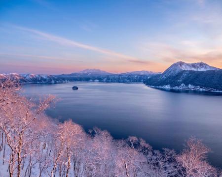 北海道観光機構のSNSで、『 摩周湖-四季折々の美しい