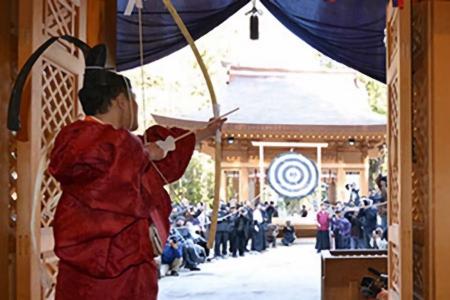 安曇野に春の訪れを告げる穂高神社の「奉射祭（おびし