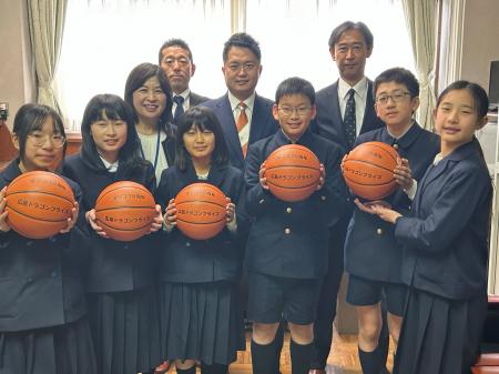 オリコ、創業７０周年記念創業の地広島市の公立小学校