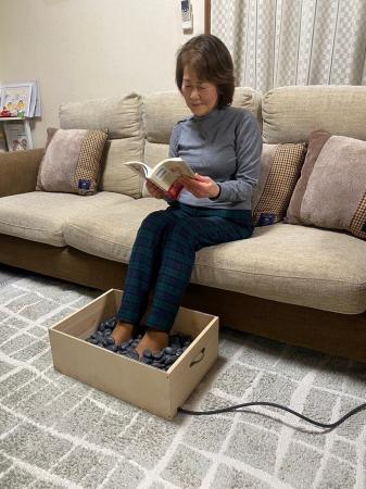 “お湯を使わない足湯＝足石湯”を自宅やカフェに設置し