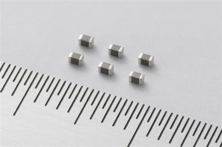 世界初※1、1005サイズ※2で業界最高静電容量値47μutf-8