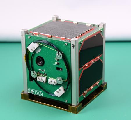 学生が製造した超小型衛星４号機「BOTAN」2025年夏、