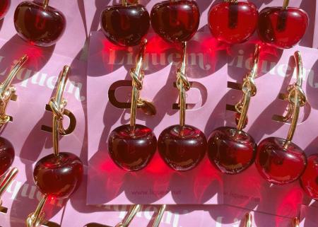 Liquemのアイコニックピース「チェリーアクセサリー」