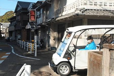 和歌山県太地町で自動運転車両と連動し歩行者等へ注意