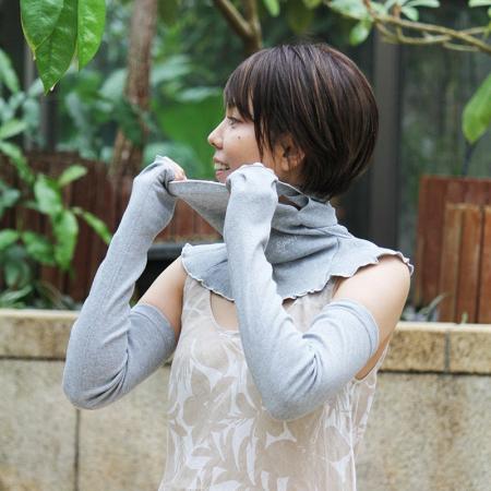 伸縮性のある編み方で肌に柔らかくフィットする、テレ