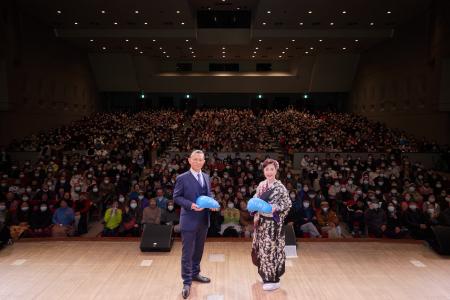 伍代夏子氏、的場浩司氏が能登で「健康」メッセージを