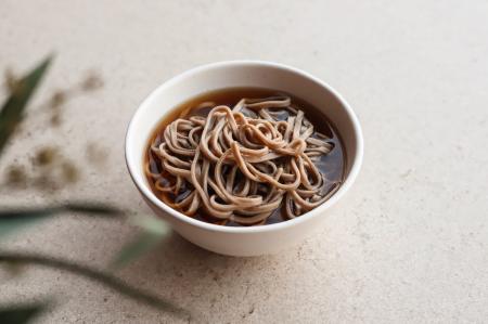 【吉そば】そばの美味しさが進化！麺大盛り無料サービ
