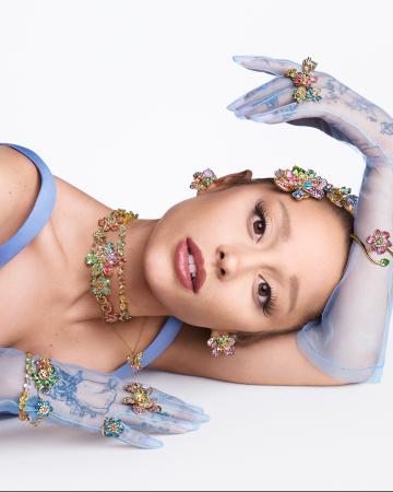 Swarovski、アリアナ・グランデとともに2025年春夏キ