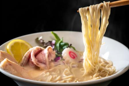 2025年4月10日、初の海外進出となる１店舗目「麺屋 お