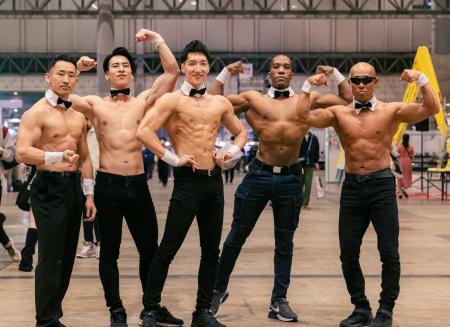 マッチョたちがお姫様抱っこ！ニコニコ超会議2025にて