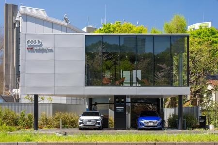 Audi charging hub 芝公園に蓄電池型超急速EV充電器を