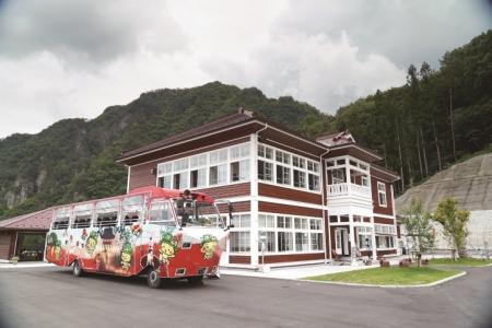 群馬県八ッ場ダムの観光拠点「八ッ場湖の駅丸岩utf-8
