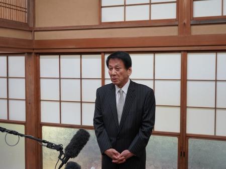 杉対策監 横須賀で戸別訪問を実施　地域住民へ国際電