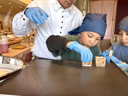 創業明治4年老舗和菓子店「又一庵」が手焼きしたutf-8