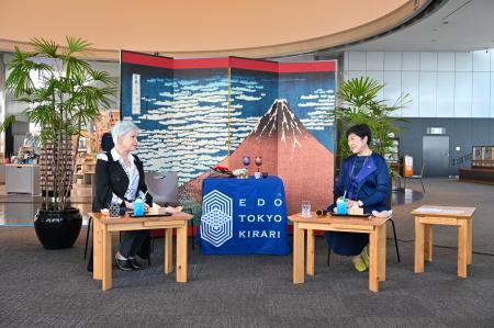 小池知事とシンディ・ローパーさんが対談