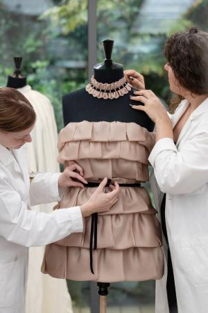 【DIOR】レイヴェイが纏ったドレスのサヴォワールフェ