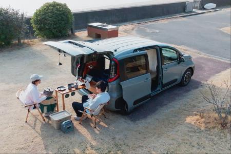 YURTが手掛ける車中泊キット「VANLIFE ROOMKIT」を大
