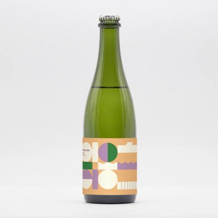 日本酒の製造過程でワインの搾りかすを一緒に発酵させ