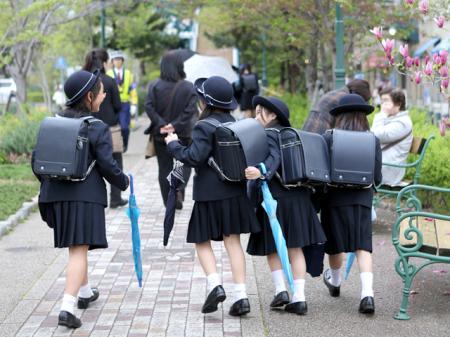 総務総省が４日発表した今年４月１日現在でのこど...