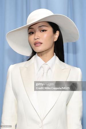 メットガラ 2025に登場したアンナ・サワイのディオー