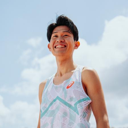 陸上競技長距離の近藤亮太選手とアドバイザリースタッ