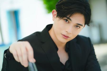 砂川脩弥が30歳を記念し2nd写真集「By me…」を発売！
