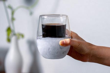 氷で薄めずアイスコーヒーを楽しむ冷却グラス「IceQui