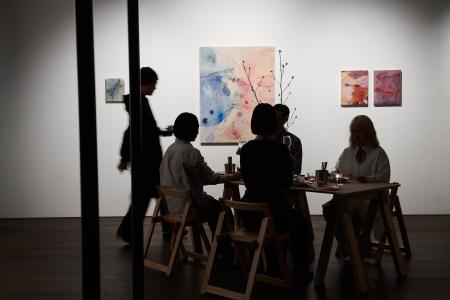 アートギャラリーの真ん中で味わう1日1組限定のディナ