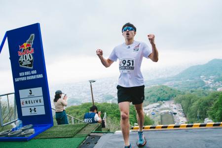 スキージャンプ台を駆け上がる 世界一過酷な400m走「R