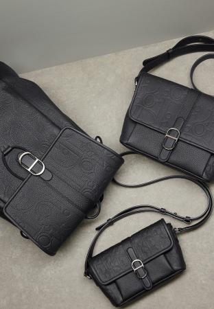 【DIOR】「ディオール グラビティ」レザーによって際