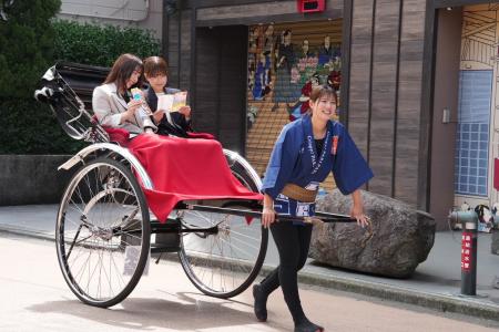 浅草の風物詩「人力車」×国民的アイス「チョコモutf-8