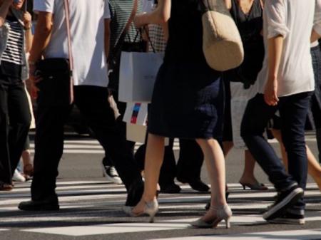 日本国内において、紫外線量がピークを迎えるのは6...