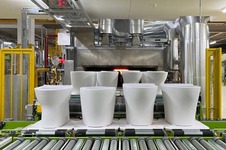 東陶（遼寧）の新工場が稼働開始