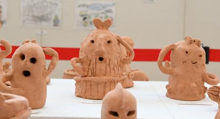 1600年前の埴輪工房跡を再現した高槻市の公園で自分だ