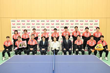 卓球のバタフライ　卓球日本代表がバタフライの本社を