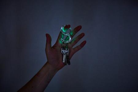 町工場が挑む“光りを纏うカラビナ「Dura-glow」Mutf-8