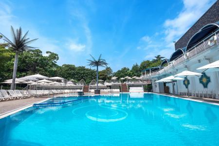 暑すぎる夏が来る前に、夏を満喫！プール付レストラン