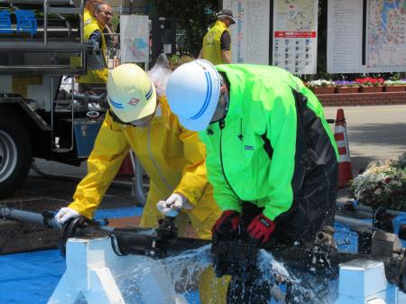 『水道週間イベント』を横浜市役所アトリウムで開催し