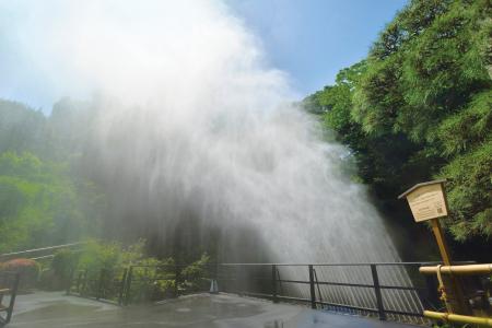 【ホテル椿山荘東京】夏季限定！全身に水しぶきが降り