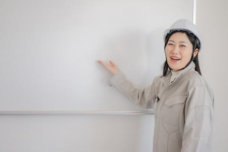 安全は、声かけから生まれる。建設現場の“伝える力”を