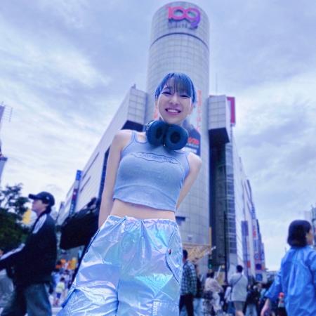 デザインや映像まで全てを自身で手がけるSSW・ヒガシ
